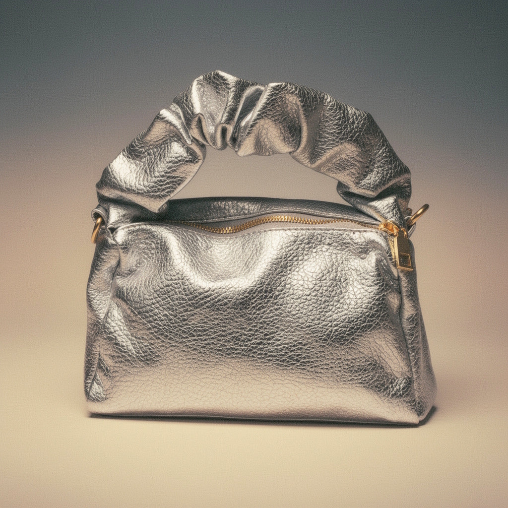Bolso de mano metalizado plateado