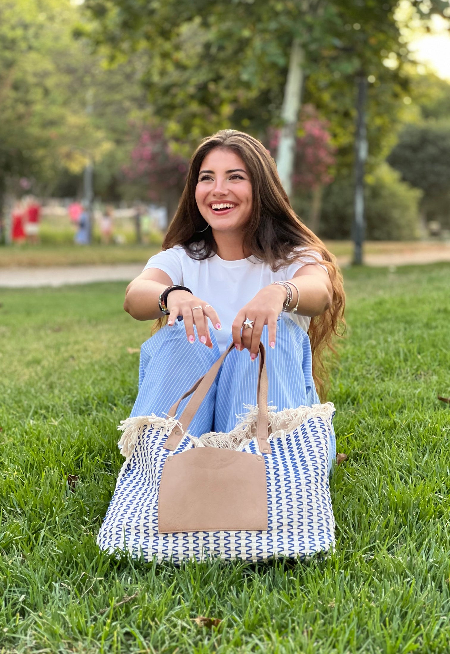 Bolso shopper efecto rafia con bolsillo de piel - Azul marino